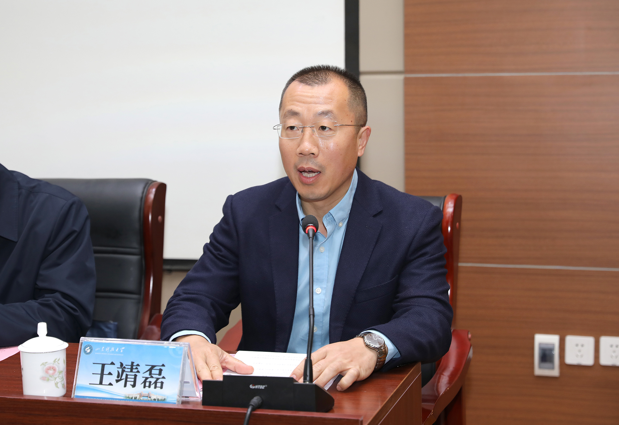 首页 学院动态 > 正文    李鑫首先感谢山东科技大学专家团队对铁法